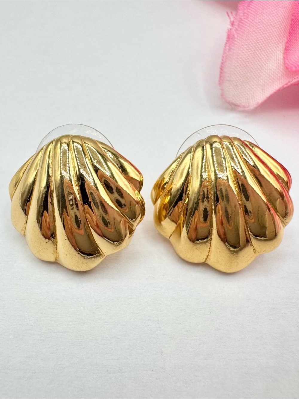 Vintage Trifari Clam Shell Seashell Stud Earrings Chic Mermaidcore 90s Signed